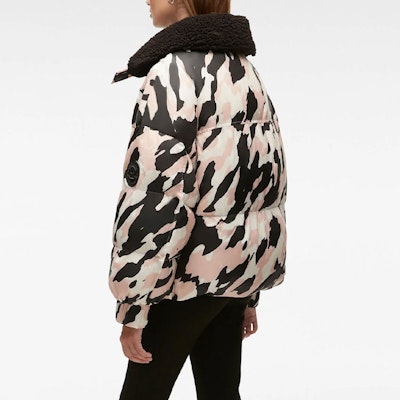 (W) Moose Knuckles 玫瑰烟迷彩图案羽绒夹克带领子. M32LJ212H-1040 Purchase (W) Moose Knuckles 玫瑰烟迷彩图案羽绒夹克带领子. M32LJ212H-1040