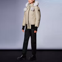 Lookbook (W) Moose Knuckles Debbie 飛行員風格白色羽絨外套短版夾克。 MK2002LB-347