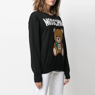 (W) 모스키노 블랙 로고와 곰 디자인 니트 풀오버 스웻셔츠. V0910-0502-1555 Purchase (W) 모스키노 블랙 로고와 곰 디자인 니트 풀오버 스웻셔츠. V0910-0502-1555