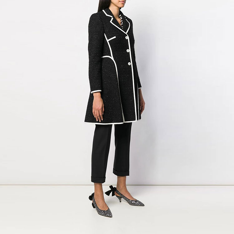 Purchase (W) 모스키노 블랙 트위드 텍스처 미디움 길이 블레이저 재킷. A0615-6116-1555