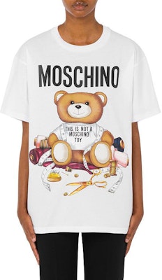 (W) MOSCHINO 白色字母印花寬鬆版T恤 SS23 V0701_5541_1001 Lookbook (W) MOSCHINO 白色字母印花寬鬆版T恤 SS23 V0701_5541_1001
