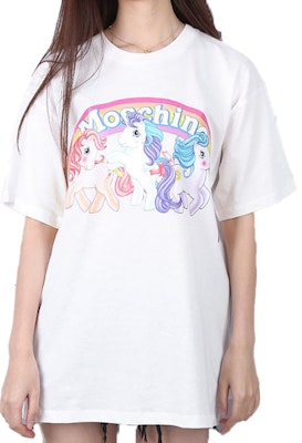 (W) MOSCHINO Kaos Putih Motif Kuda Pelangi Lengan Pendek 3XT0796-4040-1001 Details for (W) MOSCHINO Kaos Putih Motif Kuda Pelangi Lengan Pendek 3XT0796-4040-1001