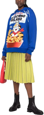 (Women) Moschino Blue Cartoon Letter Print Pullover Sweatshirt A1777-1027-1299 Lookbook (Women) Moschino Blue Cartoon Letter Print Pullover Sweatshirt A1777-1027-1299