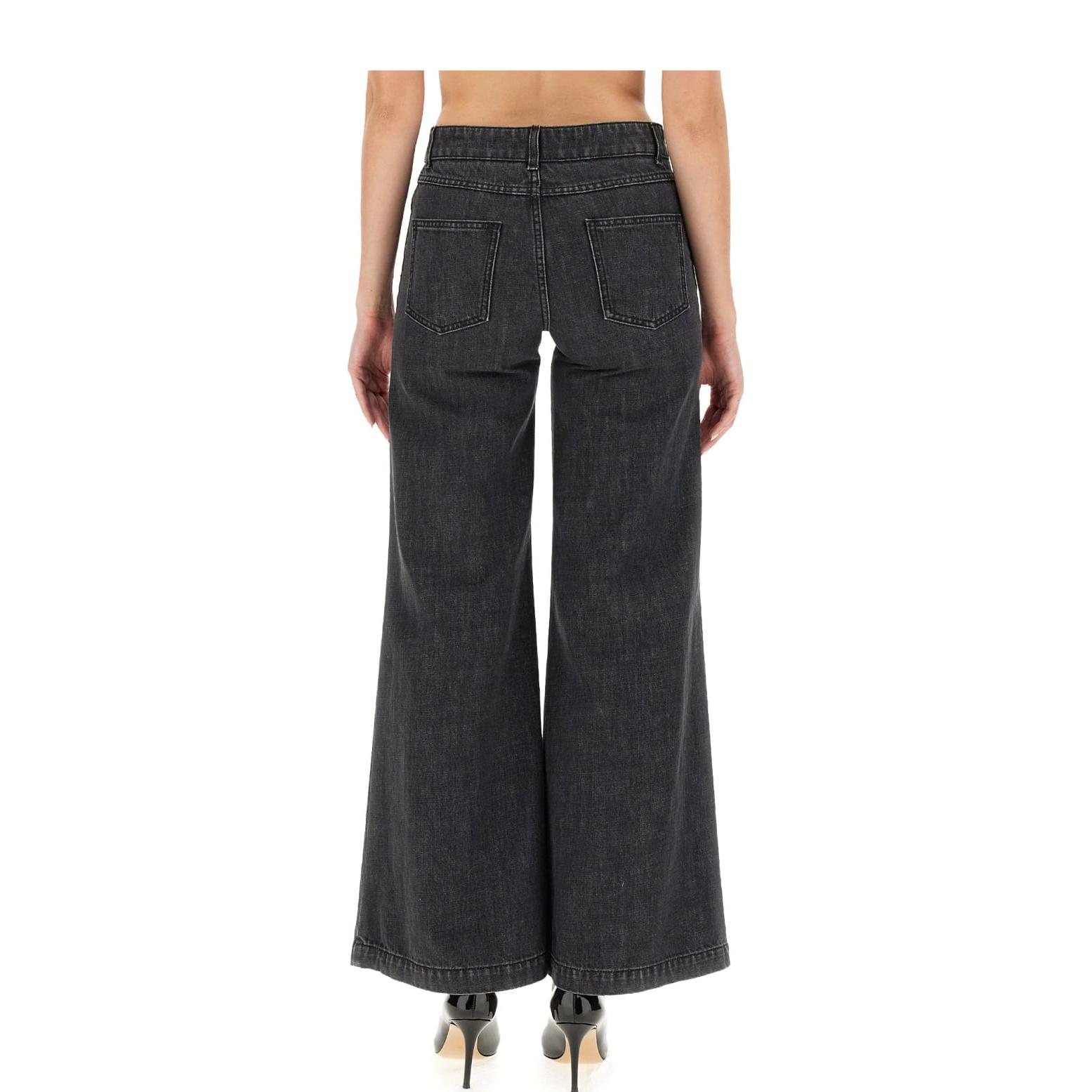 Shop (W) 모스키노 FW23 블랙 플레어 데님 진 지퍼 프론트 디자인. A0334-5423-0555