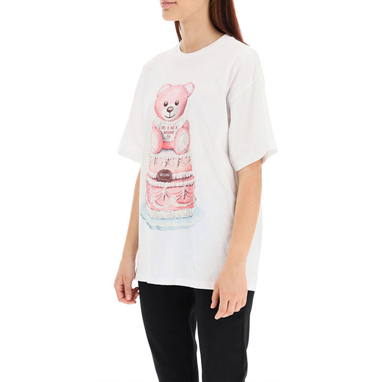 Shop (W) MOSCHINO Pink Cake Teddy Bear T-Shirt Wanita Putih Loose Fit Cotton Z-V0702-5440-1001