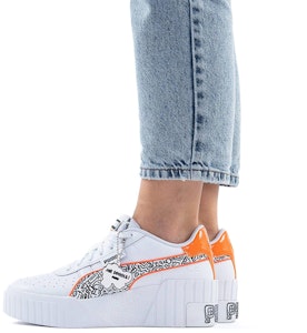 (W) 미스터 두들 x 푸마 캘리 웨지 "물결 드로잉" 374210-01 Sizing (W) 미스터 두들 x 푸마 캘리 웨지 "물결 드로잉" 374210-01