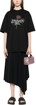 (W) Camiseta Negra MSGM con Detalles Tachonados y Cuello Redondo de Manga Corta. 3741MDM111247798-BLACK Lookbook (W) Camiseta Negra MSGM con Detalles Tachonados y Cuello Redondo de Manga Corta. 3741MDM111247798-BLACK