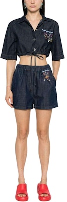 (W) Camisa Corta MSGM Índigo con Logo Bordado en la Espalda. 3642MDE230L247482-BLUE Lookbook (W) Camisa Corta MSGM Índigo con Logo Bordado en la Espalda. 3642MDE230L247482-BLUE