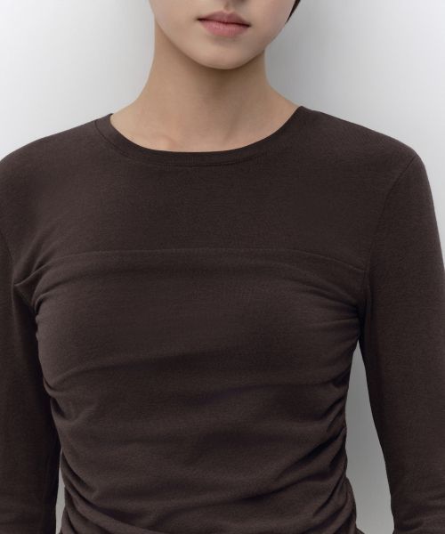 Shop (W) Camiseta mujer Musinsa Standard manga larga con fruncido frontal [Marrón oscuro] MWFTL8A05-DR