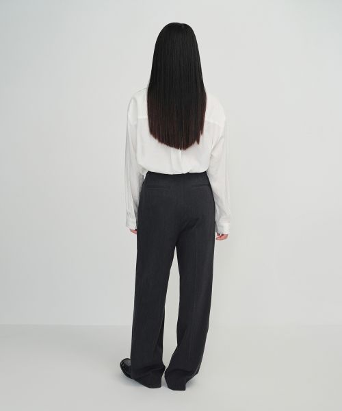 Lookbook (W) MUSINSA STANDARD 女款高腰寬版隱藏式鬆緊腰西裝褲【炭灰色】 MWBPL0Z10-CG