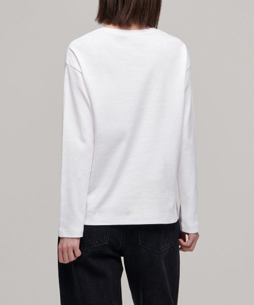 Lookbook (W) Camiseta holgada mujer Musinsa Standard, cuello redondo, manga larga [Blanco] MWJTL9Z04-WH