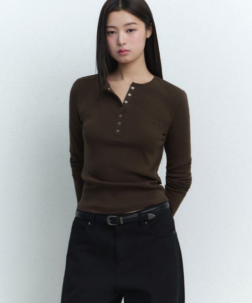 Lookbook (W) Musinsa Standard 女款羅紋修身亨利領長袖T恤【深棕色】 MWFTL3B15-DR