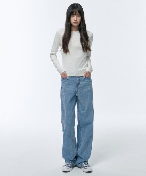 Lookbook (W) MUSINSA STANDARD 女款修身圓領長袖 T 恤 [奶油色] MWCTL0Z06-CR
