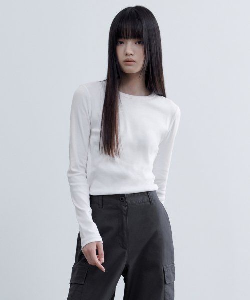 Lookbook (Women) Musinsa Standard Women Slim Crew Neck Long Sleeve T-Shirt [White] MWCTL0Z06-WH