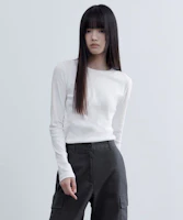 Lookbook (W) Camiseta Blanca de Mujer Musinsa Standard Slim de Manga Larga y Cuello Redondo MWCTL0Z06-WH