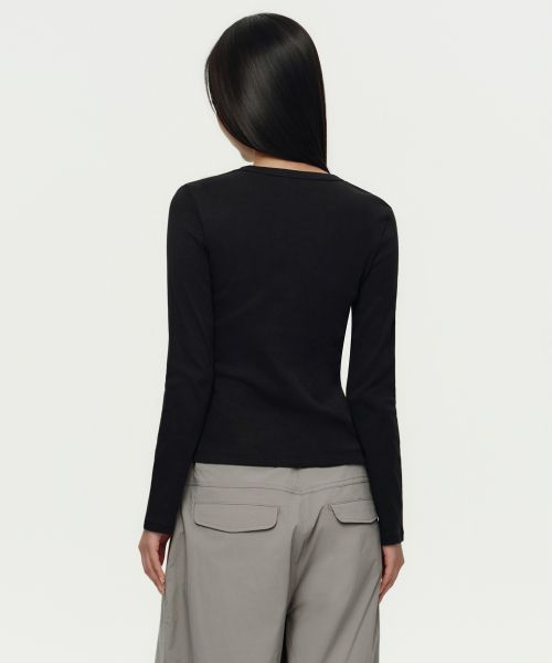 Lookbook (Women) Musinsa Standard Women Slim Crew Neck Long Sleeve T-Shirt [Black] MWCTL0Z06-BK