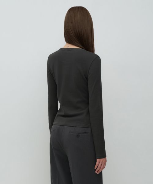 Lookbook (Women) Musinsa Standard Women Slim Crew Neck Long Sleeve T-Shirt [Charcoal Gray] MWCTL0Z06-CG