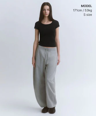 (W) Camiseta Negra Mujeres MUSINSA STANDARD Slim Cuello Redondo y Mangas Cortas MWFTS5B10-BK Order (W) Camiseta Negra Mujeres MUSINSA STANDARD Slim Cuello Redondo y Mangas Cortas MWFTS5B10-BK