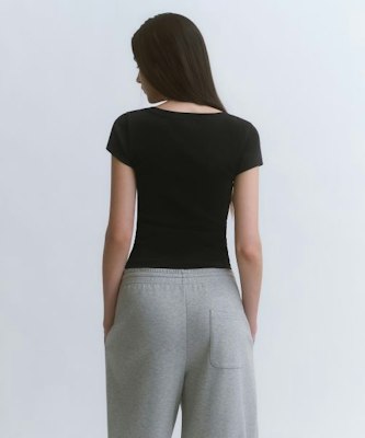 (W) Camiseta Negra Mujeres MUSINSA STANDARD Slim Cuello Redondo y Mangas Cortas MWFTS5B10-BK Lookbook (W) Camiseta Negra Mujeres MUSINSA STANDARD Slim Cuello Redondo y Mangas Cortas MWFTS5B10-BK