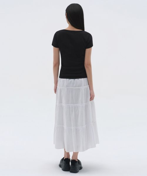 Lookbook (W) Camiseta Negra de Cuello Redondo Slim para Mujer MUSINSA STANDARD MWETS4Z03-BK