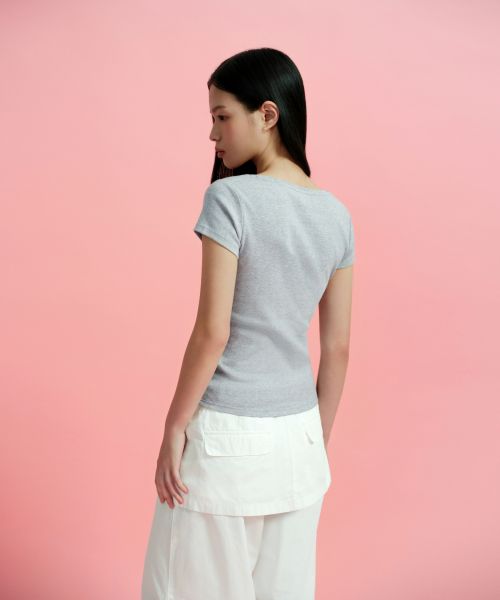 Lookbook (W) Musinsa Standard T-Shirt Wanita Slim Scoop Neck [Kelabu Sederhana] MWETS4Z03-MR