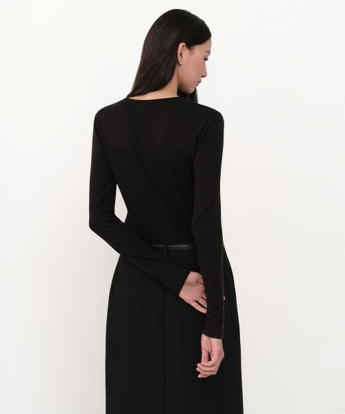Lookbook (W) Musinsa Standard T-Shirt Lengan Panjang Slim Wool Tencel Wanita [Hitam] MWETL8D09-BK