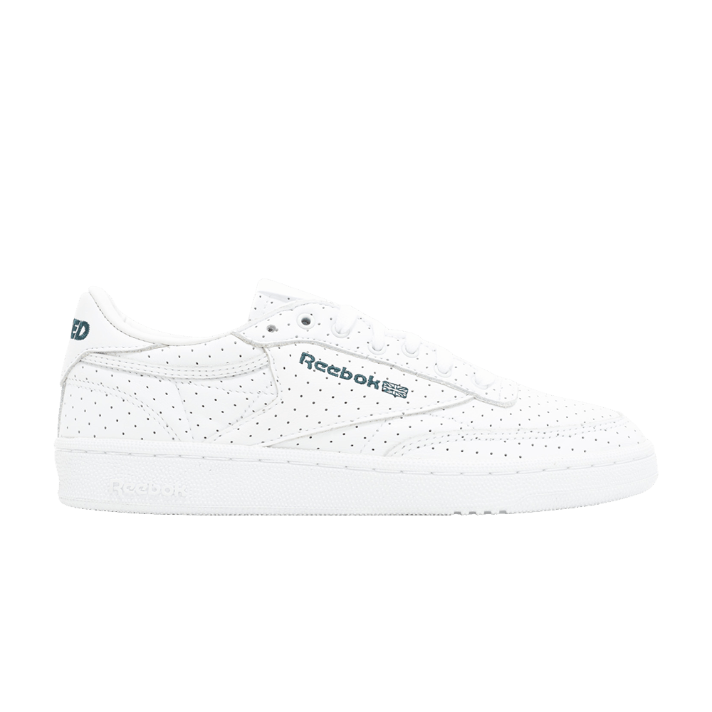 Buy (W) Naked x Reebok Club C 85 运动鞋 AR3599
