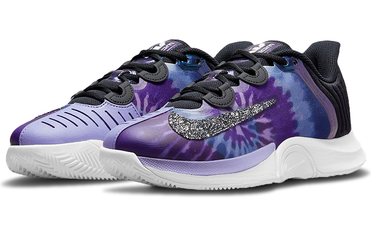 Lookbook (W) 大坂なおみ × ナイキコート エア ズーム GP ターボ "タイダイ" DN0720-001