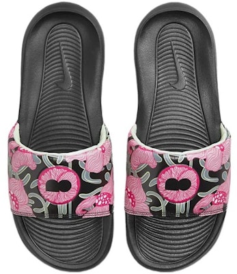 (W) 大坂なおみ×ナイキ ビクトリーワン 桜スライド FJ6767-001 Lookbook (W) 大坂なおみ×ナイキ ビクトリーワン 桜スライド FJ6767-001