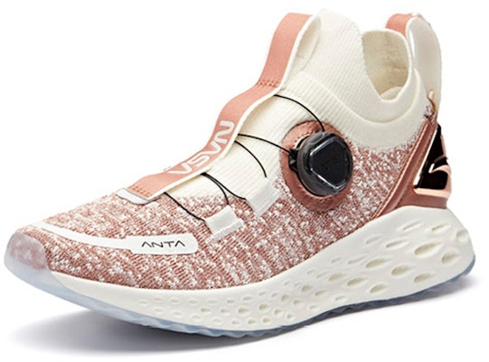 安踏 Flash Foam 低帮 跑步鞋 女款 玫瑰金 NASA聯名 虫洞科技 Lookbook 安踏 Flash Foam 低帮 跑步鞋 女款 玫瑰金 NASA聯名 虫洞科技