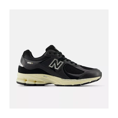 (W) NB 2002R Casual Shoes Black