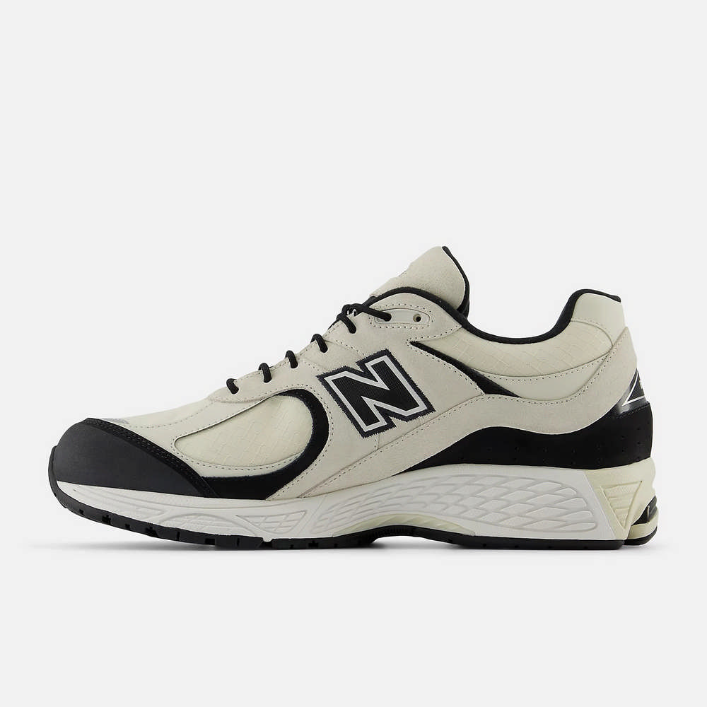 Lookbook (W) ニューバランス 2002R GORE-TEX カジュアルシューズ オフホワイト/ホワイトカラー M2002RXR-D