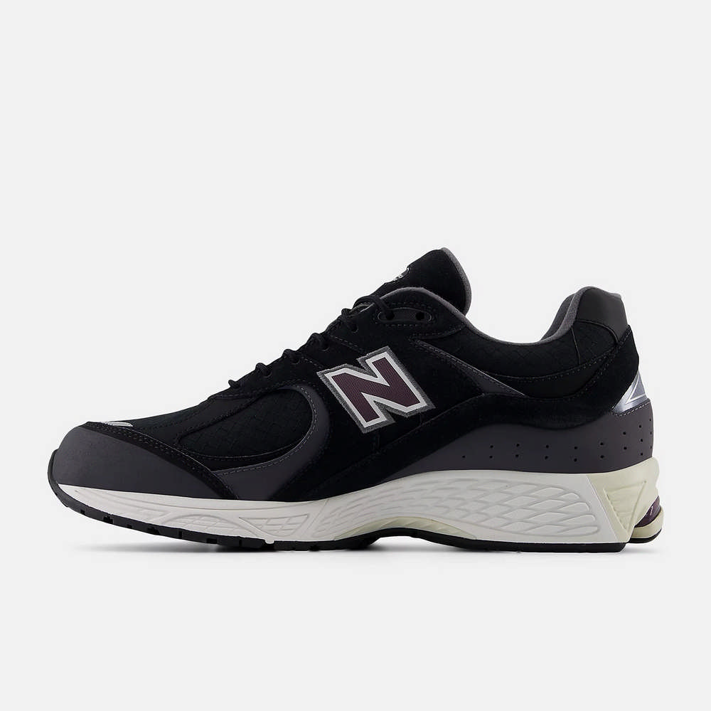 Lookbook (W) New Balance 2002R 系列 GORE-TEX 休閒運動鞋 黑色 M2002RXT-D