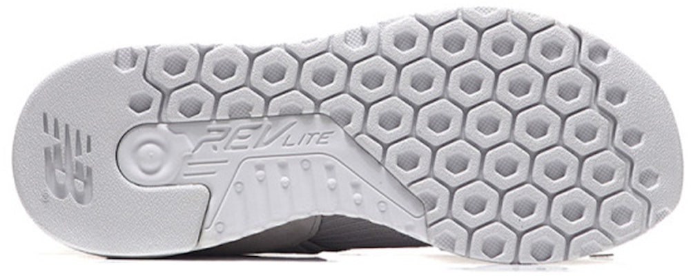 New Balance 247系列 奶奶灰 女款 Shop New Balance 247系列 奶奶灰 女款