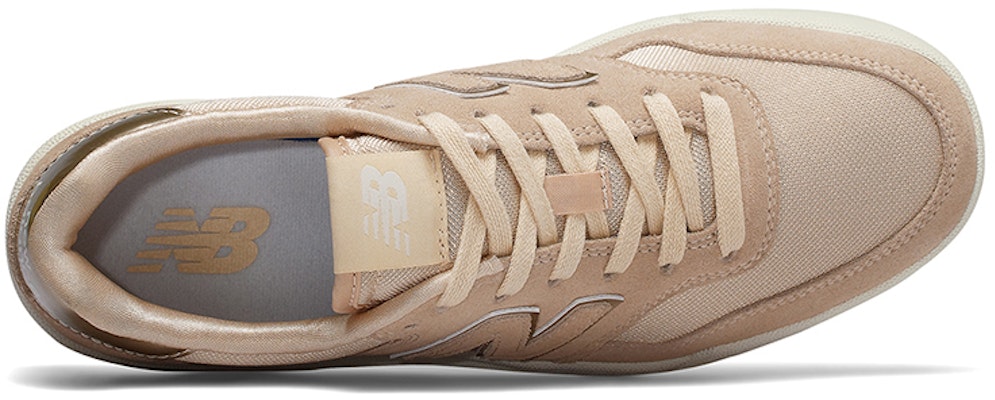 New Balance NB 300 v2 復古 低筒 平底鞋 女款 砂岩色 Lookbook New Balance NB 300 v2 復古 低筒 平底鞋 女款 砂岩色