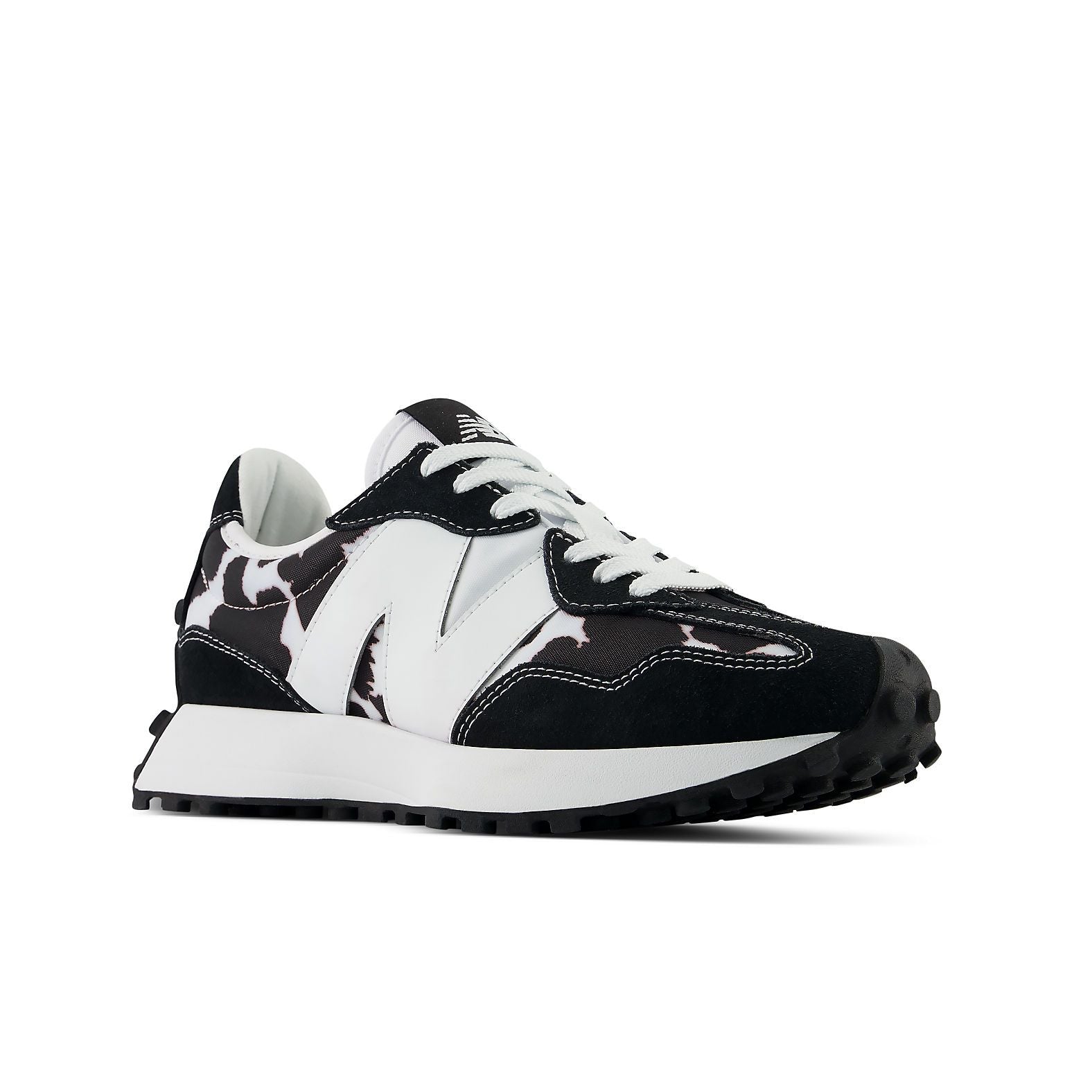 Lookbook (W) New Balance 327 "Stampa Mucca Tè Colazione" W327APA