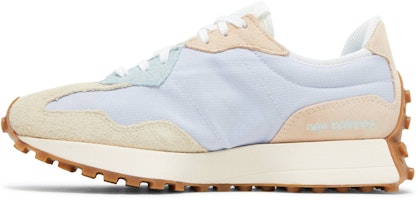 (W) New Balance 327 'Putih Kabut Pagi Gum' WS327PAB Lookbook (W) New Balance 327 'Putih Kabut Pagi Gum' WS327PAB