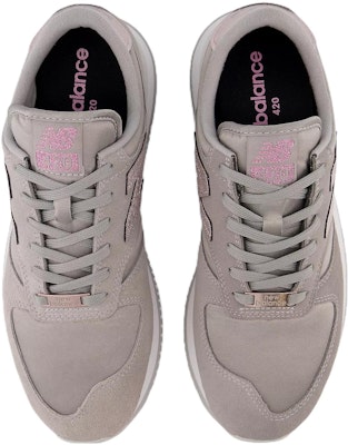 New Balance 420系列 V2 舒適耐磨跑步鞋 女款 灰粉 Shop New Balance 420系列 V2 舒適耐磨跑步鞋 女款 灰粉