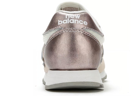 (Women) New Balance 520 Beige 'Cream Rose Gold' WL520SNA Lookbook (Women) New Balance 520 Beige 'Cream Rose Gold' WL520SNA