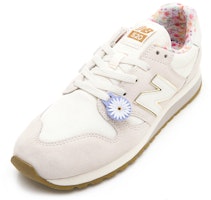 (W) New Balance 520 Beige/ Putih WL520CC Lookbook (W) New Balance 520 Beige/ Putih WL520CC