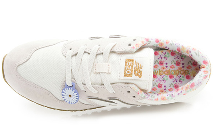 Shop (W) ニューバランス 520 ベージュ/ホワイト WL520CC