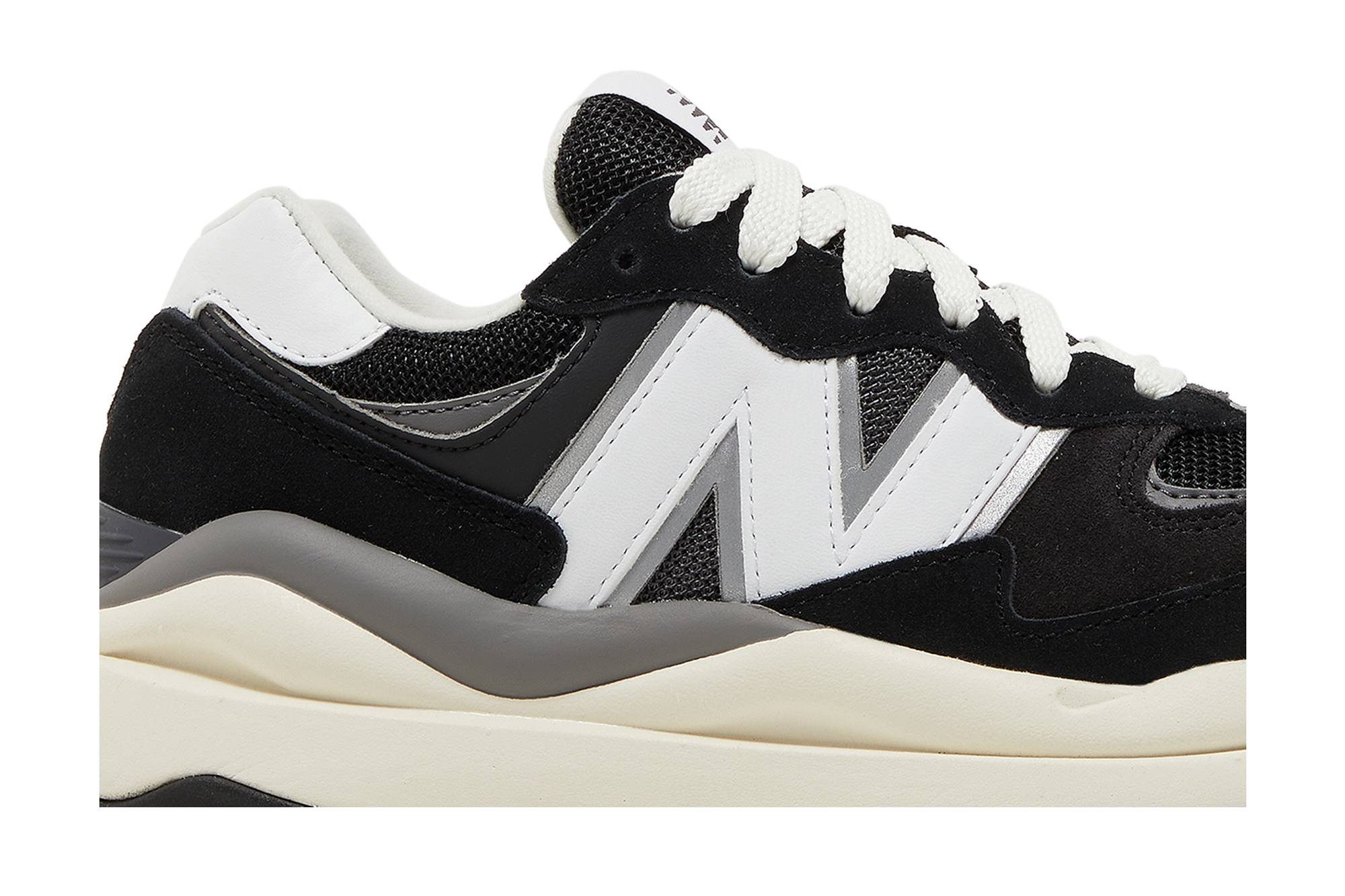 Order (W) New Balance 57/40 'Hitam Garam Laut' W5740SLB