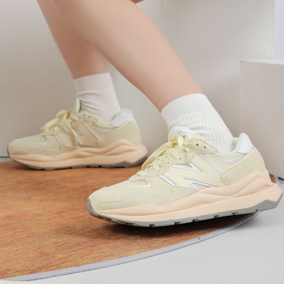 (W) New Balance 57/40 'Kuning Jernih' W5740CE 1