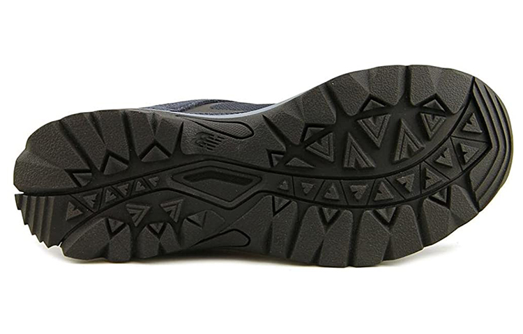 Shop New Balance 669 輕便透氣 低筒戶外健行鞋 女款 深藍色