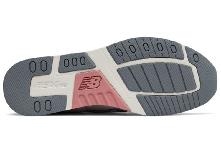 Shop New Balance 697系列 粉紅色 女款