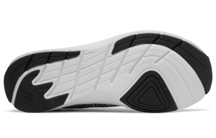 Shop (W) ニューバランス 811v2 グラフィック 黒/白 WX811AG2
