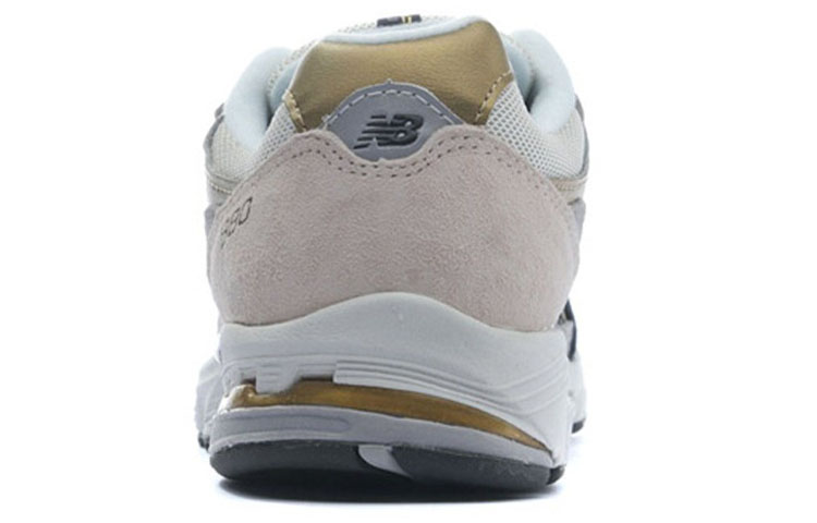 Lookbook (W) ニューバランス880 黒/金 WW880MY