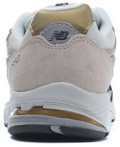 (W) New Balance 880 Hitam/Emas WW880MY Lookbook (W) New Balance 880 Hitam/Emas WW880MY