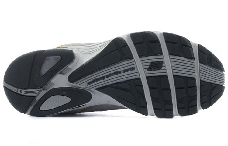 Shop (W) ニューバランス880 黒/金 WW880MY