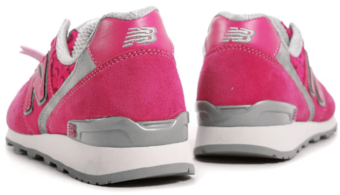 New Balance 996系列 愛心 輕便透氣 復古低筒跑步鞋 女款 粉紅色 Lookbook New Balance 996系列 愛心 輕便透氣 復古低筒跑步鞋 女款 粉紅色